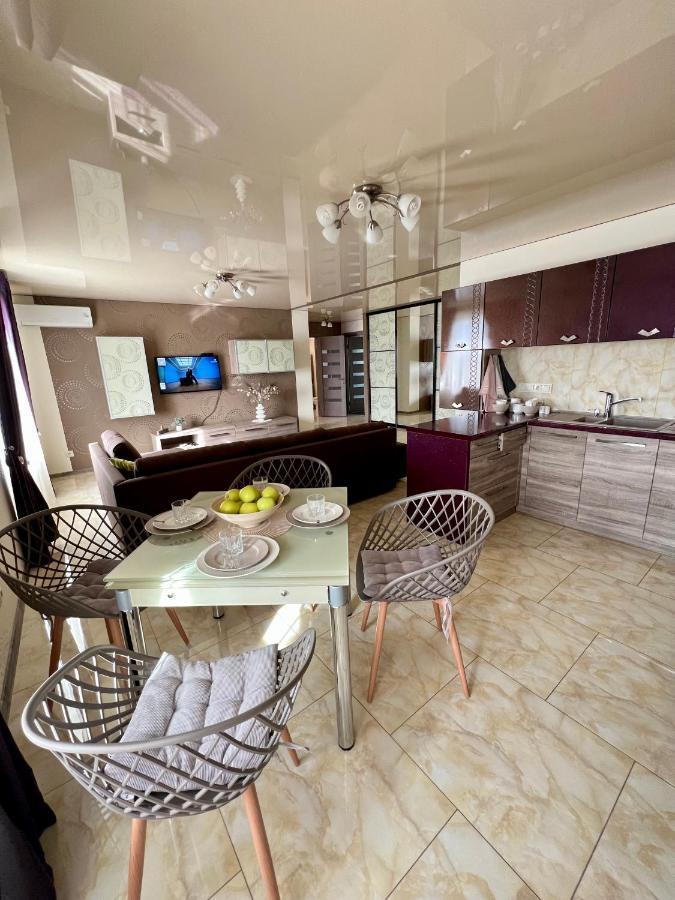 Relax. Просторі Та Затишні Апартаменти Ternopil Exterior foto